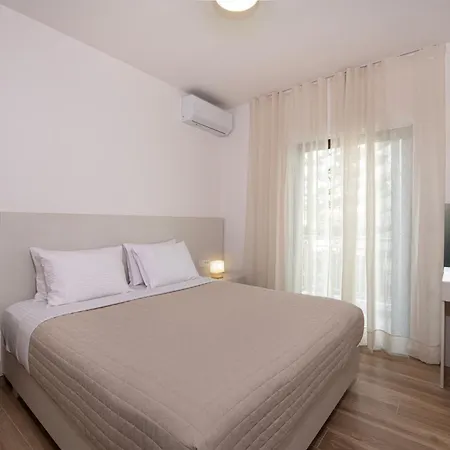 Sea Breeze - 10 Steps Away From Nea Chora Apartment *