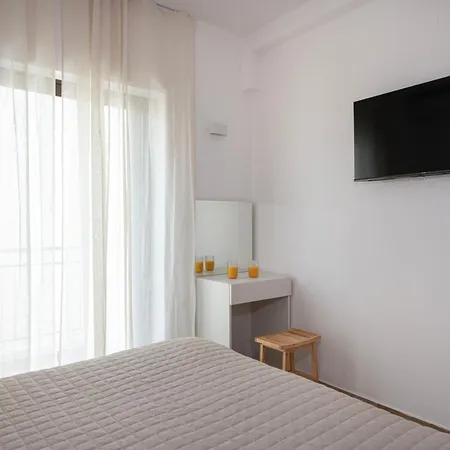 Sea Breeze - 10 Steps Away From Nea Chora Apartment *